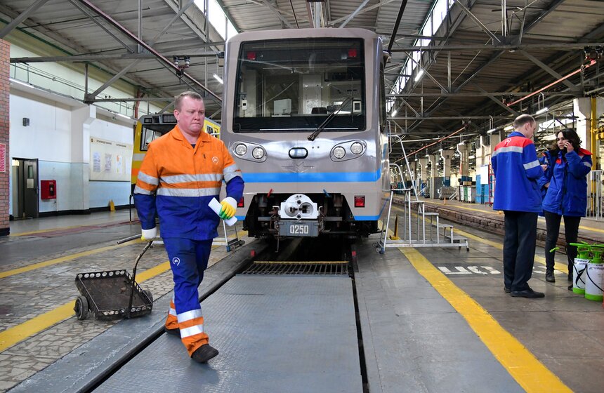 Дезинфекция вагонов московского метро 1 фото