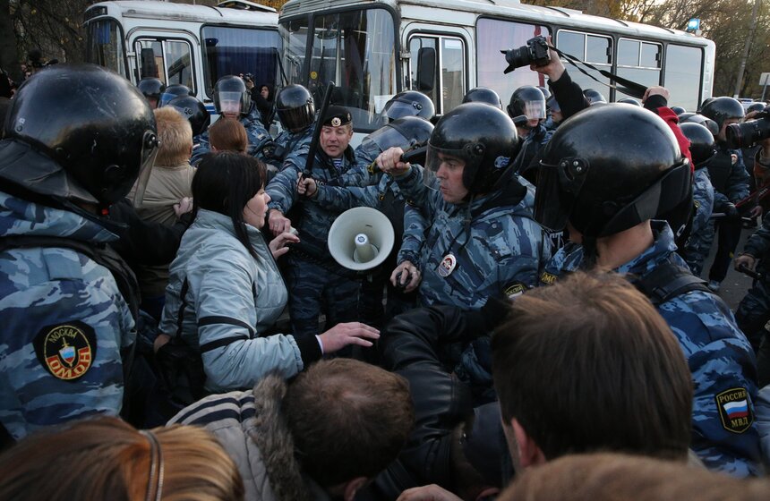 Тысячи человек приняли участие в массовой акции в Бирюлево 10 фото