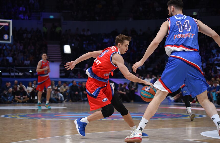 Уже в первой четверти обе команды набрали в сумме 75 очков.