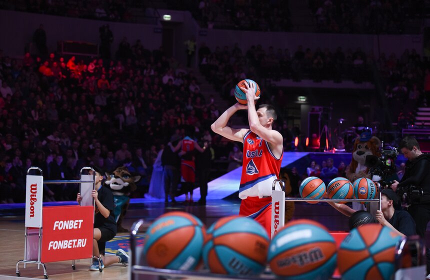 Лучшим снайпером вновь стал защитник клуба "Локомотив-Кубань" и сборной России Виталий Фридзон.