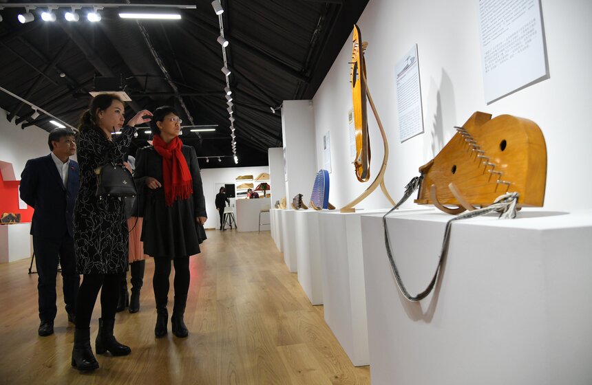 Музей русских гуслей и китайского гуциня открылся в "Сокольниках" 10 фото