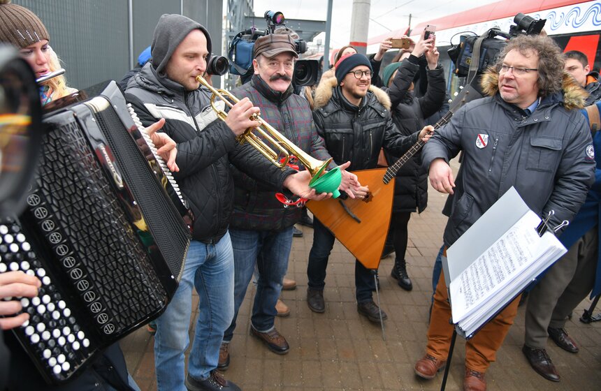 Два сотрудника ЦППК сыграли свадьбу в поезде "Иволга" 17 фото