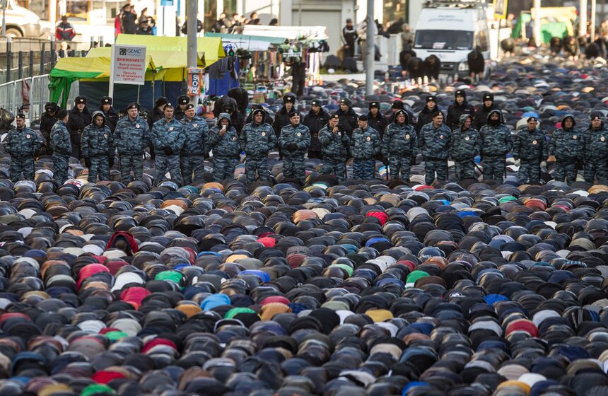 Мусульмане отмечают праздник жертвоприношения Курбан-байрам 12 фото