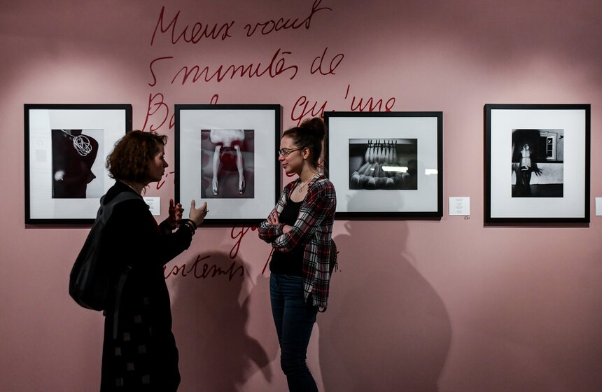 В ранних черно-белых работах можно увидеть, как зарождались те или иные приемы, которые будут развиты в более поздних работах, выполненных в цвете