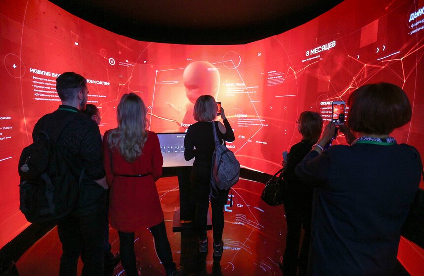 В программе запланировано более 90 дискуссий и экспертных сессий. Главными темами в этом году стали цифровая медицина и борьба с онкологией. Кстати, в первый день ассамблею посетило более 20 тысяч человек!