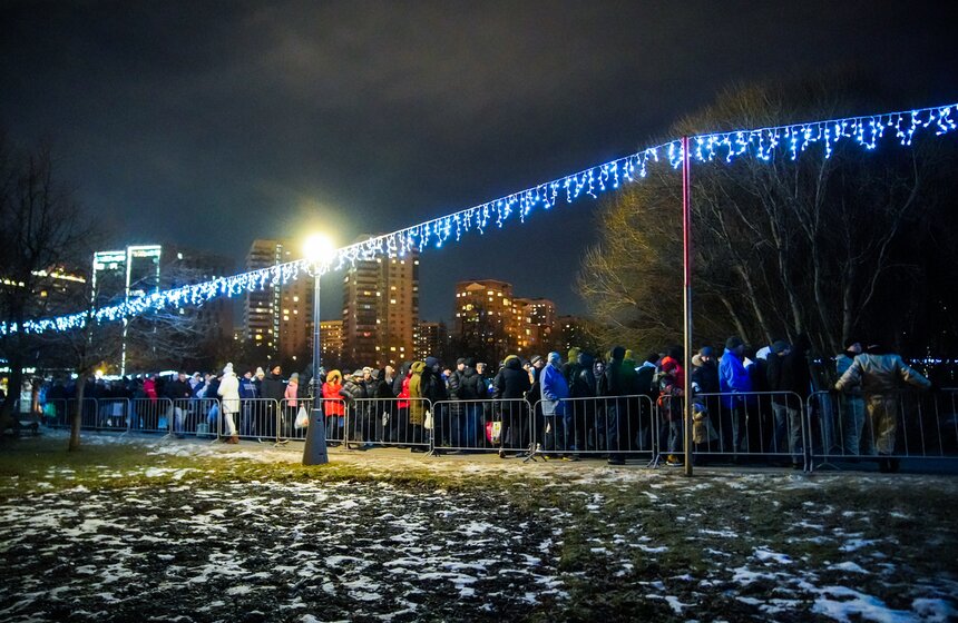 Ежегодно на крещенские купания собираются тысячи людей