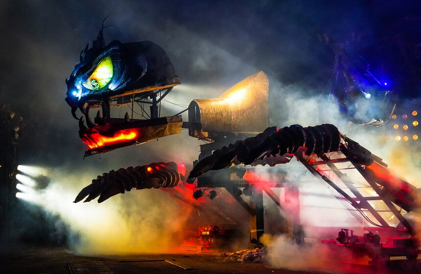 Движущиеся декорации и уникальная техника созданы в мастерских Байк-центра