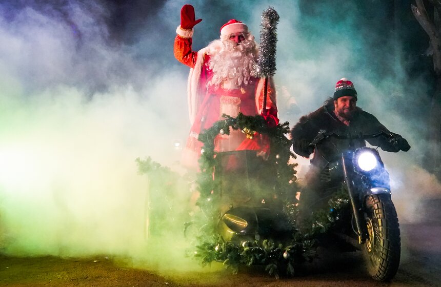 В столичном Байк-центре прошли новогодние елки 17 фото