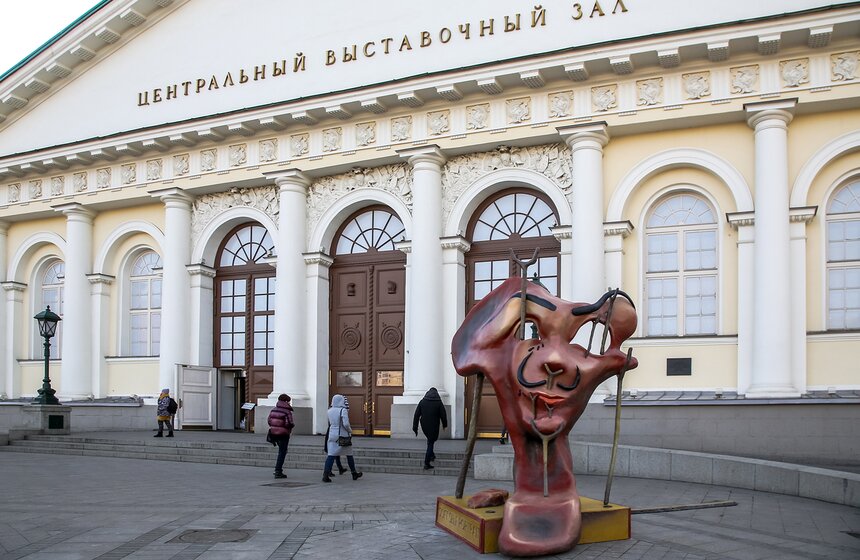 В Москве открылась крупнейшая в России выставка картин Сальвадора Дали 22 фото