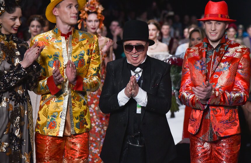 В этот раз Вячеслав Зайцев вдохновился народным творчеством, а также некоторыми стилистическими мотивами зарубежных эпох