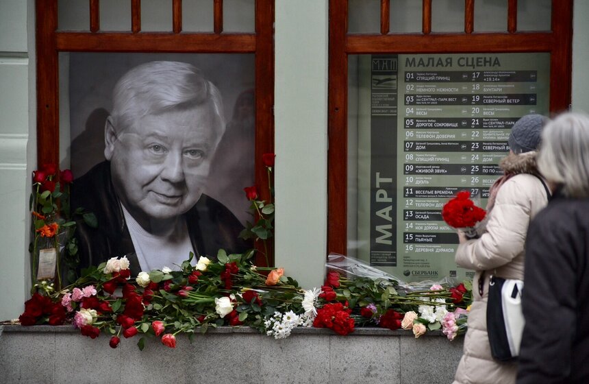 С тех пор информация о самочувствии актера все время менялась