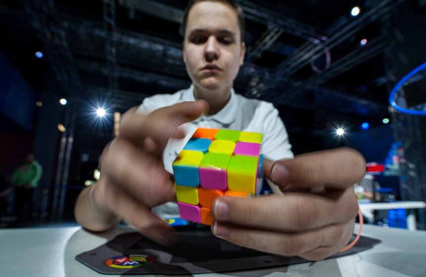 Существует более 43-х квинтиллионов способов перемешать кубик Рубика