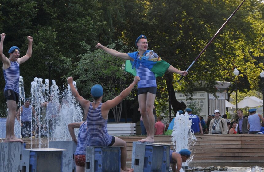 Десантники отметили свой профессиональный праздник 8 фото