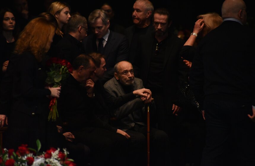 Слова прощания Табакову также сказали актеры Станислав Любшин, Валентин Гафт и Ольга Остроумова