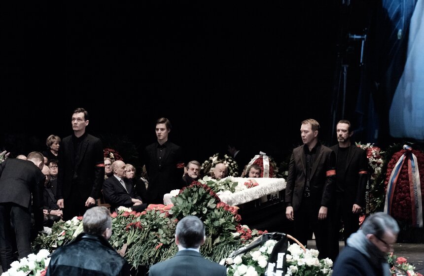 В МХТ Олег Табаков работал более 30 лет и возглавил его в 2000 года