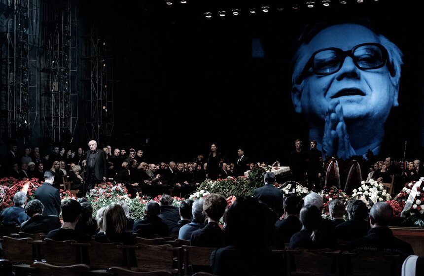 Все расходы по организации похорон взял на себя театр