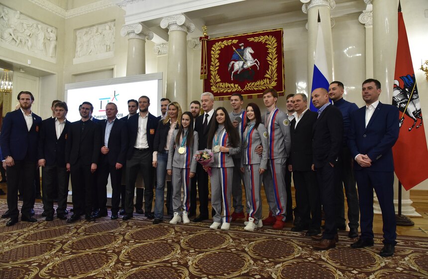 "Москва − спортивный город, здесь созданы все условия для занятий как массовым спортом, так и спортом высших достижений", − заявил Сергей Собянин. На ОИ-2018 москвичи принесли стране награды в пяти дисциплинах, таких как фигурное катание, хоккей, шорт-трек, лыжные гонки и фристайл.