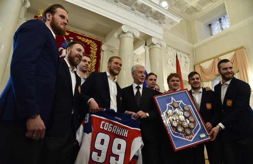 Кроме того, звездами церемонии стали хоккеисты Сергей Андронов, Михаил Григоренко, Кирилл Капризов, Богдан Киселевич, Алексей Марченко, Никита Нестеров, Илья Сорокин и Иван Телегин