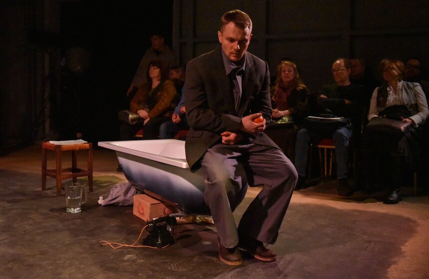 Помимо "Пятой колонны" Галины Зальцман, театралы смогут насладиться постановками других молодых режиссеров на неожиданном литературном материале