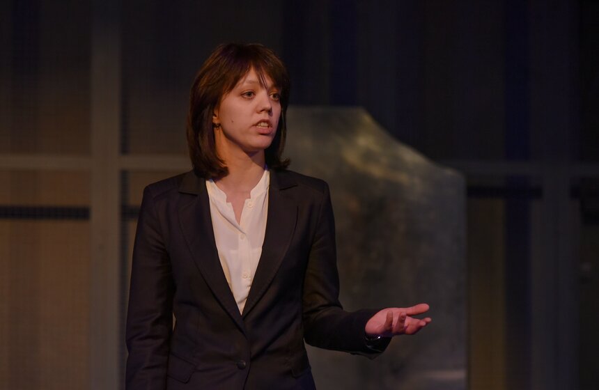 Режиссер новой постановки "Пятая колонна" Галина Зальцман