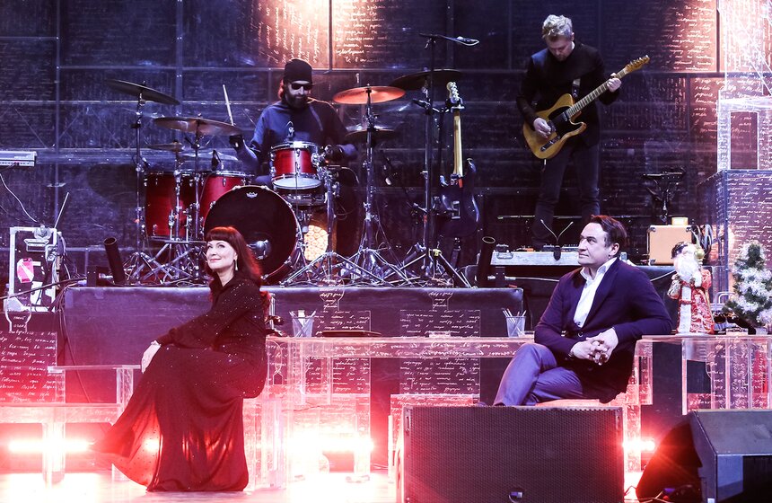 Неподражаемая Нонна Гришаева вносит элемент нежности в мужские посиделки