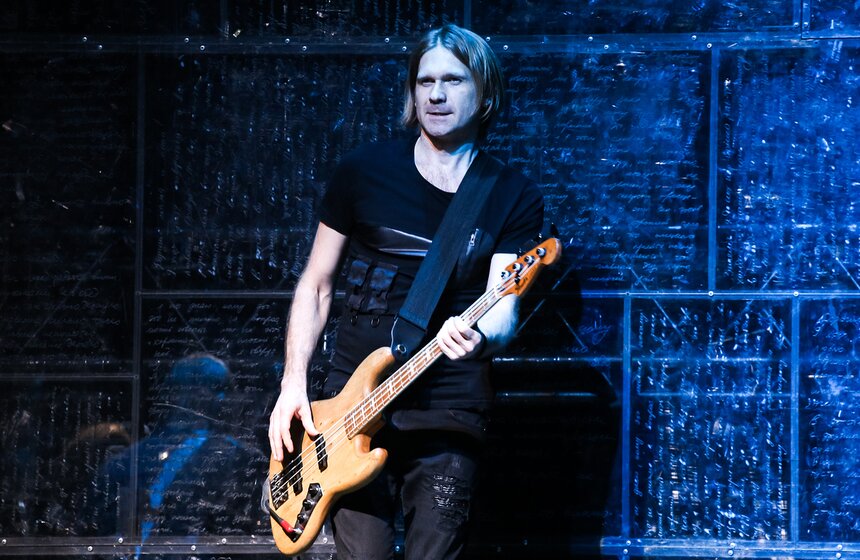 Бас-гитарист Би-2 Максим "Лакмус" Андрющенко