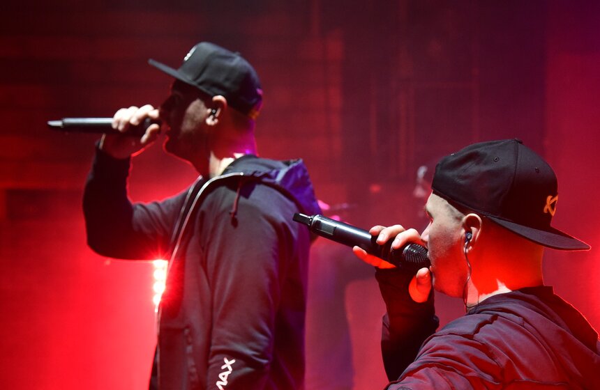 После выхода альбома "Громче воды, выше травы" "Каста" выступает на концертах в России и в странах ближнего зарубежья