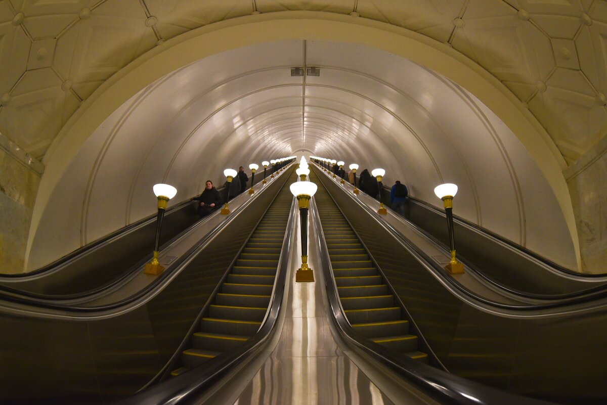 Метро москва эскалатор