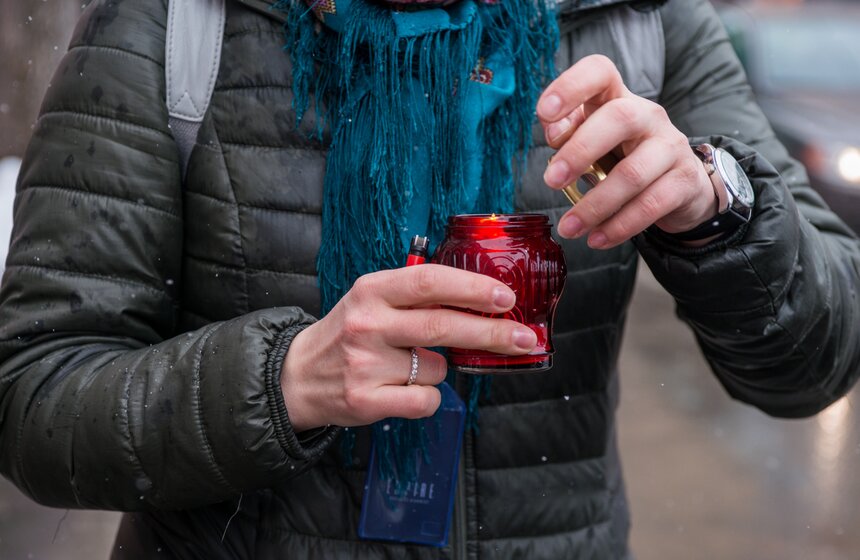 В Москве и других городах отменены развлекательные мероприятия, будут приспущены государственные флаги