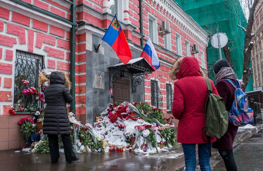 Столица соболезнует родственникам и близким погибших при пожаре 25 марта