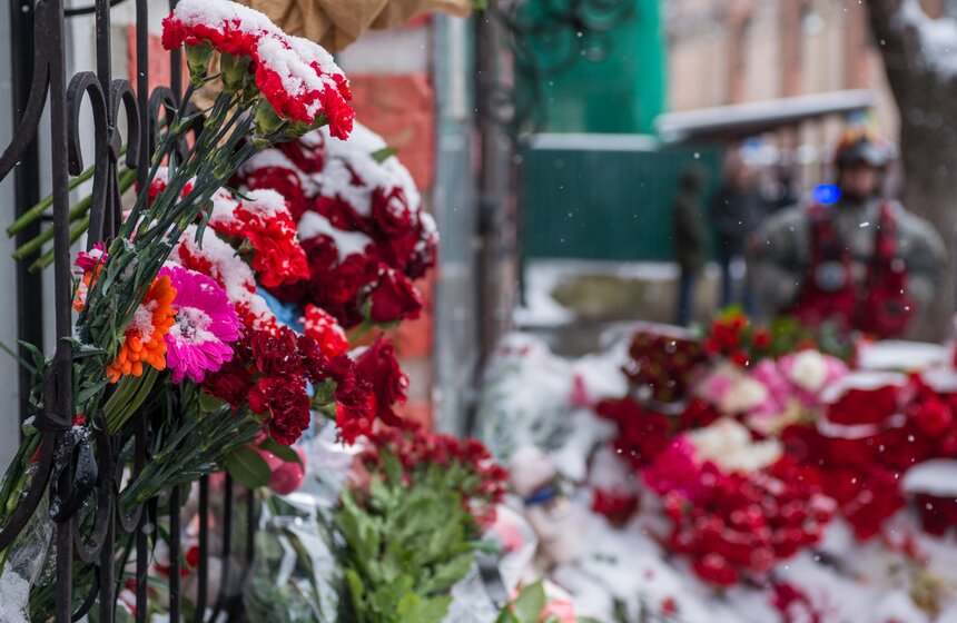 В представительстве Кемеровской области открыта книга соболезнований, где каждый желающий может написать слова поддержки для родных и близких жертв трагедии