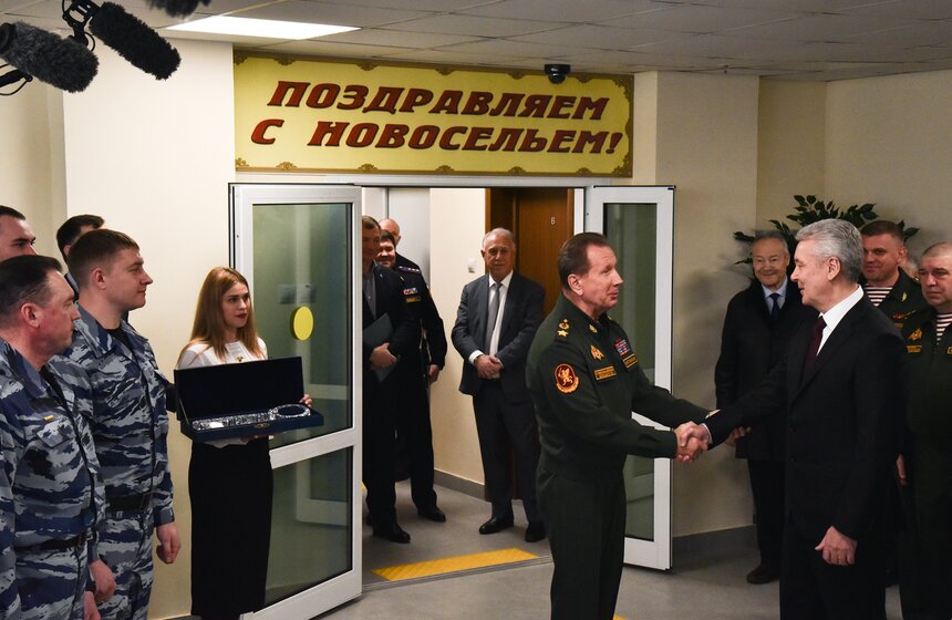 Мэр поздравил сотрудников с наступающим Днем войск национальной гвардии России