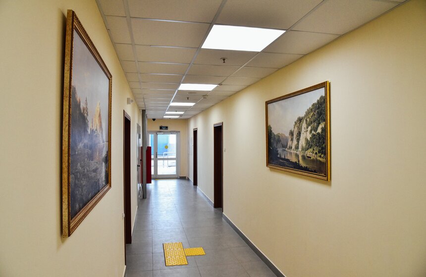 Здания рассчитаны на проживание порядка двух тысяч сотрудников в 711-ти жилых ячейках