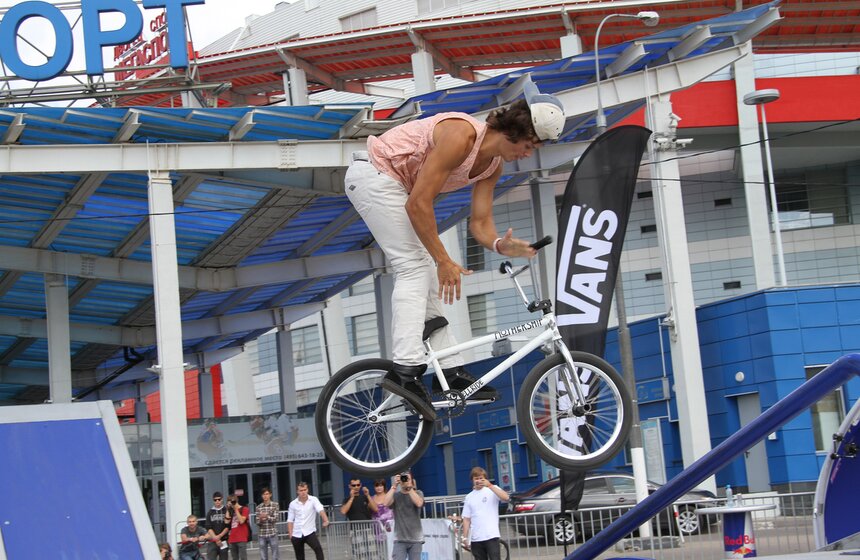 На Ходынском поле провели соревнования по bmx и скейтбордингу 16 фото