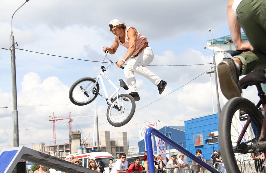 На Ходынском поле провели соревнования по bmx и скейтбордингу 12 фото