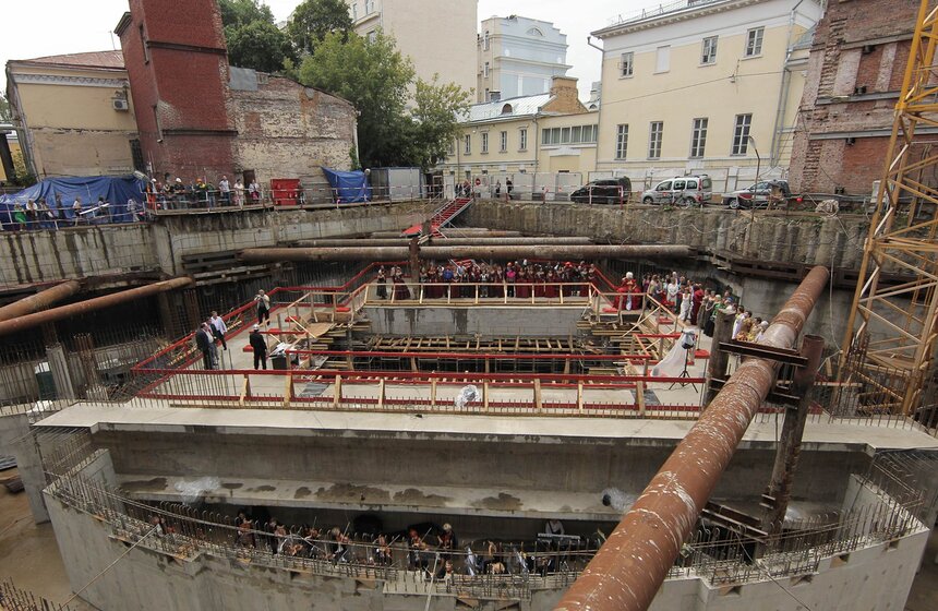 Сбор труппы театра "Геликон-опера" прошел на стройке 1 фото