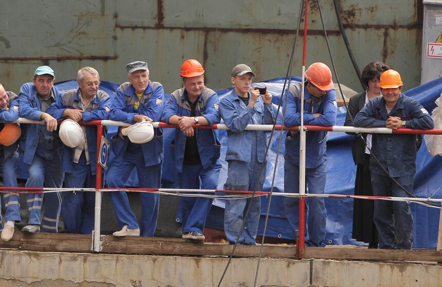 Сбор труппы театра "Геликон-опера" прошел на стройке 4 фото