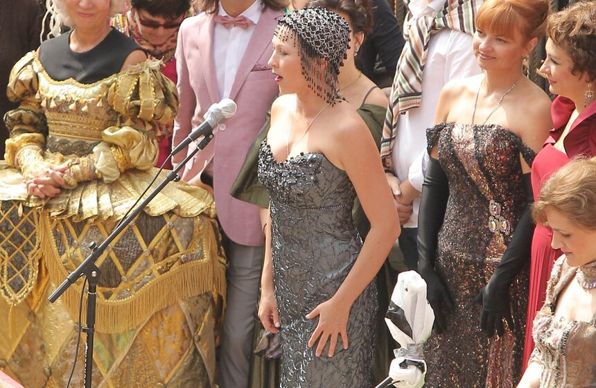 Сбор труппы театра "Геликон-опера" прошел на стройке 7 фото