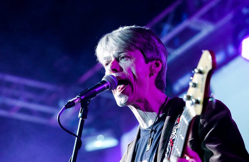 Влад Гусев – бас, вокал