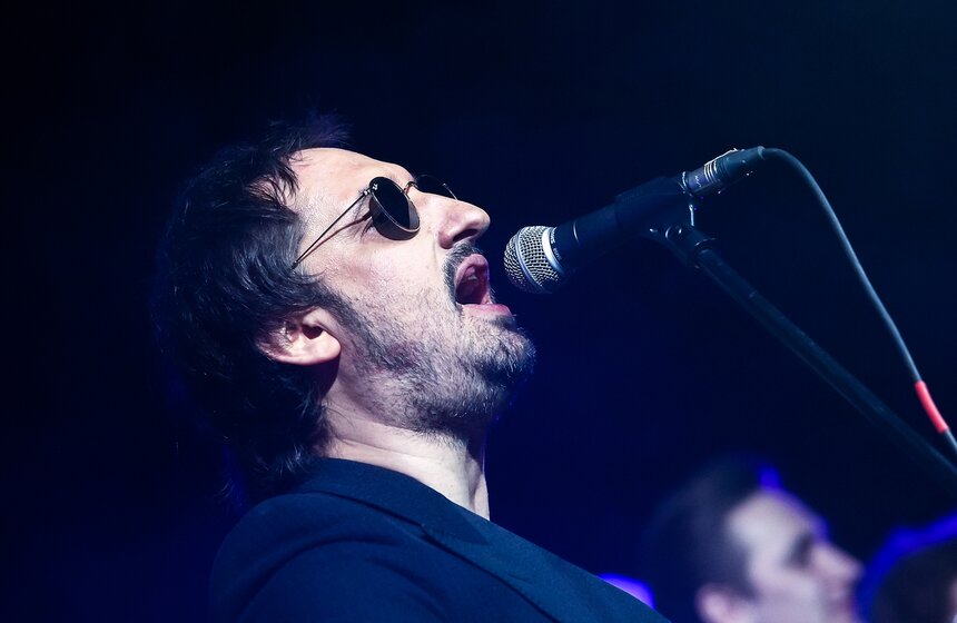 Александр Зарецкий – вокал, электро- и акустические гитары, клавишные