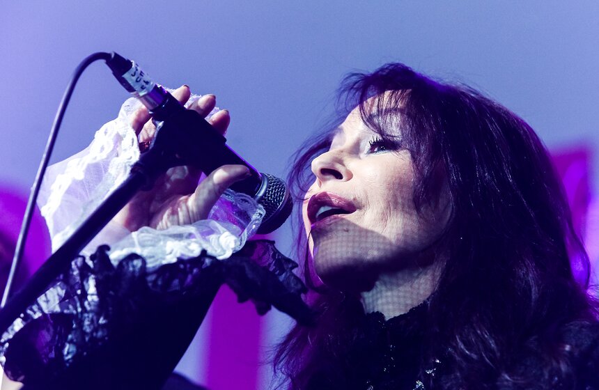 Певица Марина Хлебникова выбрала для исполнения один из хитов группы "Старый приятель" – песню "Все, кого ты любила"