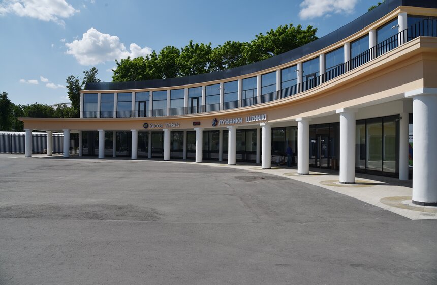 Меньше месяца осталось до матча-открытия на стадионе "Лужники" в рамках чемпионата мира по футболу. Уже скоро здесь на входах и у кассовых павильонов соберутся десятки тысяч болельщиков главного футбольного события года.