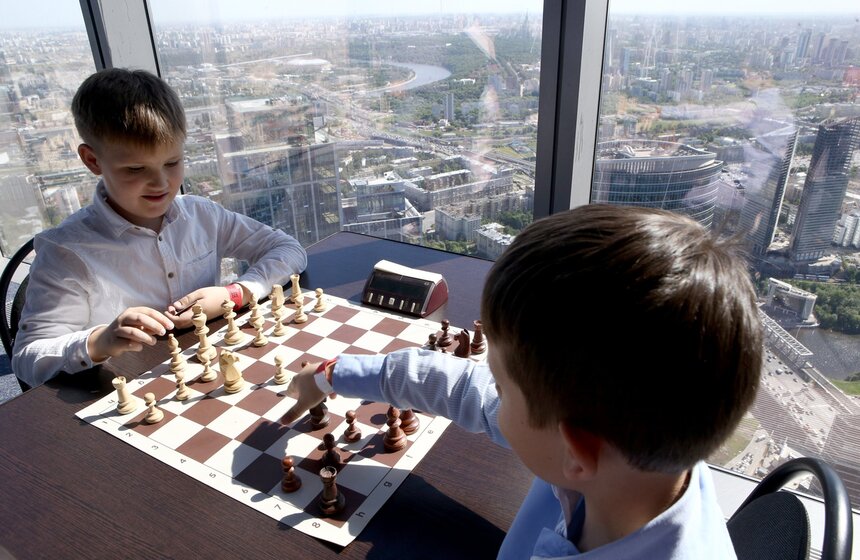 21 и 22 мая на Смотровой площадке в Башне "Федерация" прошел шахматный турнир кубка Анатолия Карпова "Высота Великой Победы", посвященный 73-й годовщине Победы в Великой Отечественной Войне по блицу и быстрым шахматам среди школьников до 15 лет.