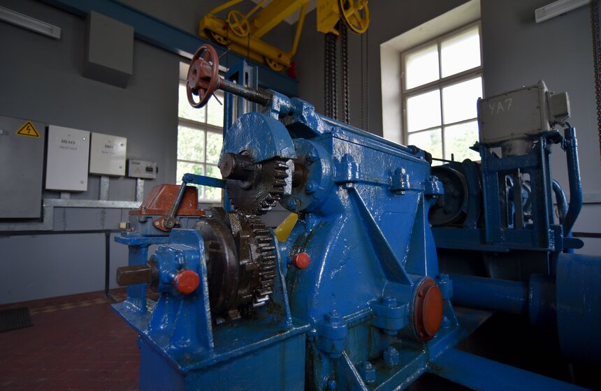 Уровень Яузы в верхнем бьефе удерживается на отметке 124 метра и создает глубину реки не менее двух метров