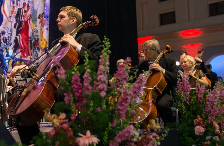 Танцевальную и концертную программу Бала сопровождал симфонический оркестр Москвы "Русская филармония"