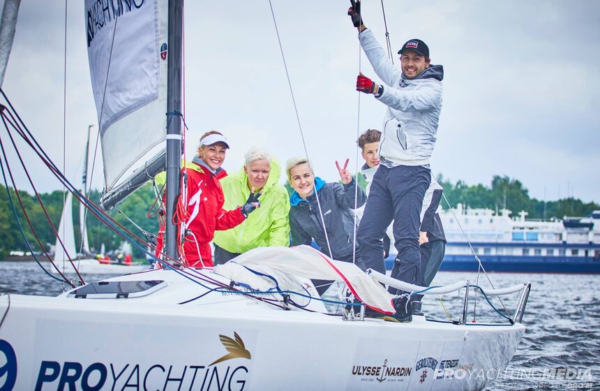 Яхтенный сезон в Москве очень короткий, и яхтсмены стараются максимально продлить его