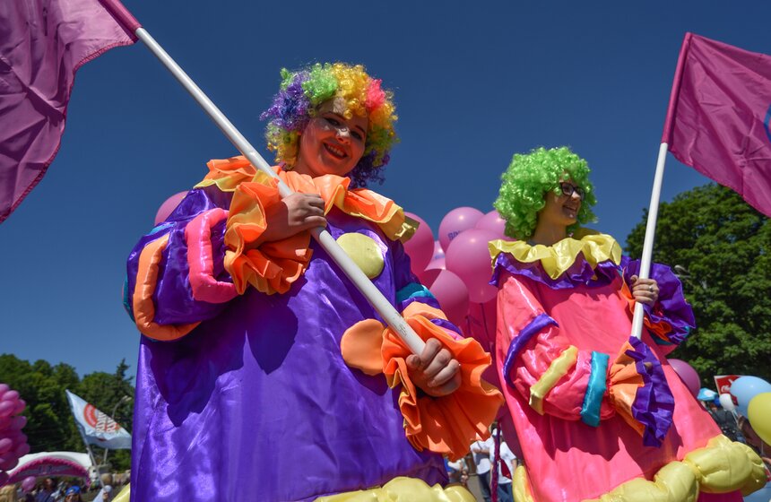 Гостям парка предложили десятки тонн мороженого всех разновидностей, включая пломбир, эскимо, крем-брюле и любимые многими с детства стаканчики