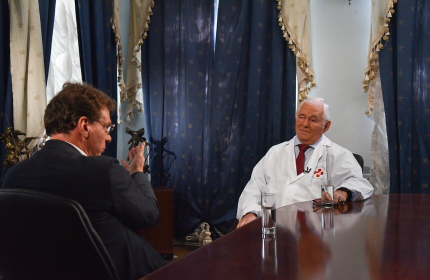 кто, по его мнению, должен оплачивать детское лечение