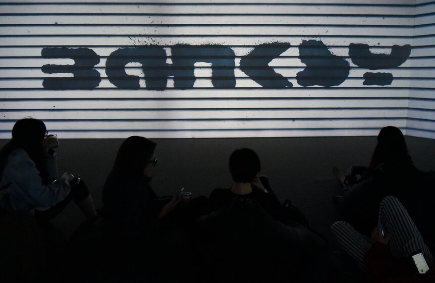 Организаторы не пытались связаться с самим художником. "У нас не было в этом нужды. Думаю, он сам выскажется по поводу нас и вряд ли скажет что-то хорошее, потому что он никогда не говорит ничего хорошего о людях, которые за деньги показывают его искусство", – сказал продюсер выставки Александр Начкебия