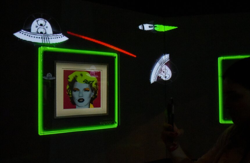 В 2015 году художник открыл парк "Дисмаленд" (от английского dismal, что означает "угрюмый", этакий анти-Диснейленд)